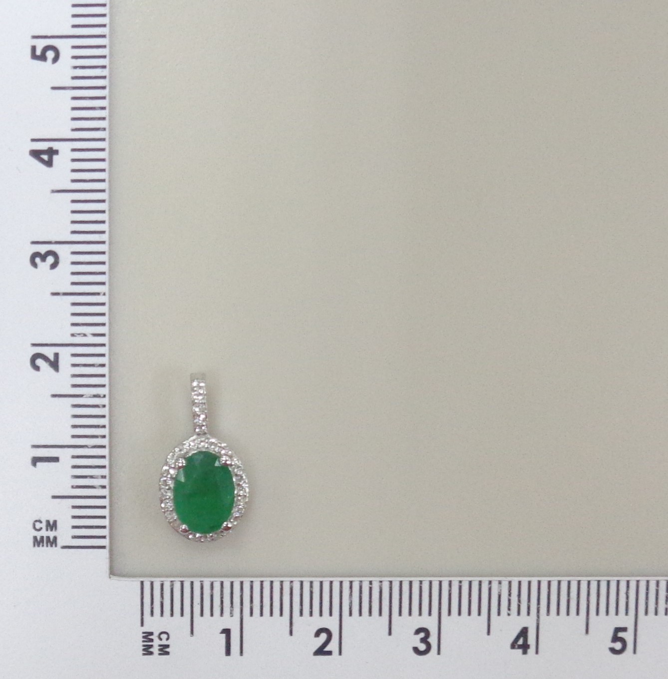 Серебряная подвеска с изумрудом